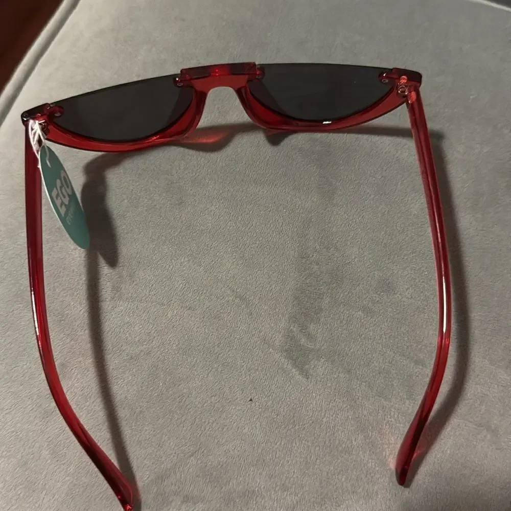 Red Cat-Eye Sunglasses 100% UV Sunglasses - NWT - Dark Lense - Red Frame